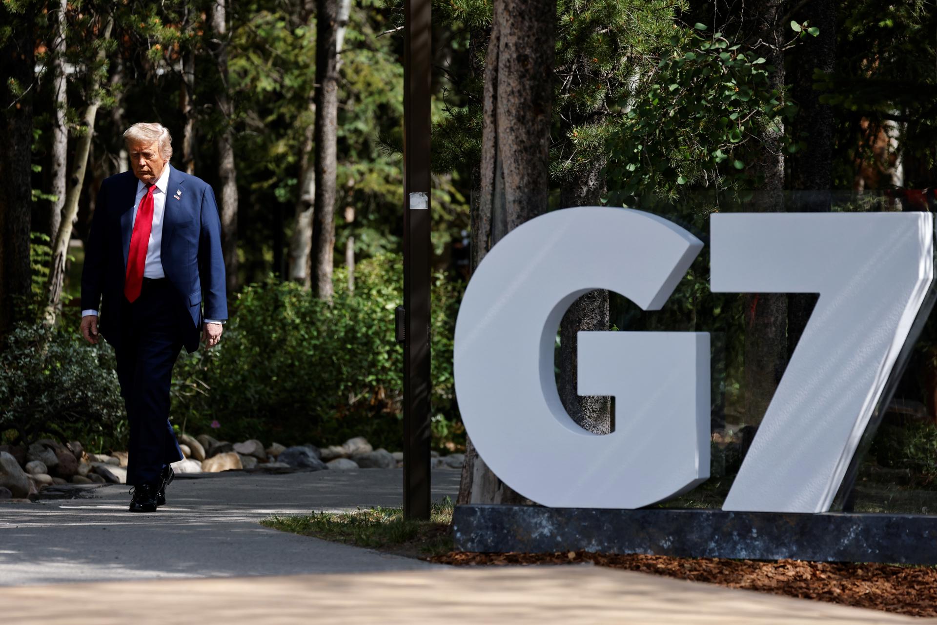 El presidente de EE.UU., Donald Trump, asiste a una ceremonia en la cumbre del Grupo de los Siete (G7) en el Pomeroy Kananaskis Mountain Lodge, en Kananaskis, Alberta, Canadá, 16 de junio de 2025. EFE/LUDOVIC MARIN / POOL
////////// US President Donald Trump attends an arrival ceremony during the Group of Seven (G7) Summit at the Pomeroy Kananaskis Mountain Lodge, in Kananaskis, Alberta, Canada, 16 June 2025. EFE/LUDOVIC MARIN / POOL