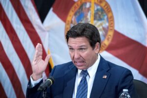 El gobernador de Florida (EE.UU.), Ron DeSantis, en una foto de archivo. EFE/EPA/CRISTOBAL HERRERA-ULASHKEVICH