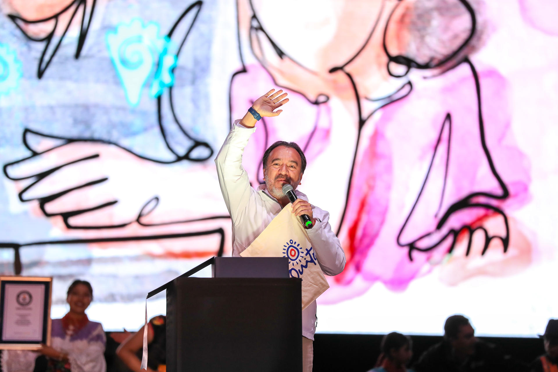 El Alcalde de Quito, Pabel Muñoz, habla durante la presentación de su marca ciudad este jueves, en Quito (Ecuador). EFE/ José Jácome