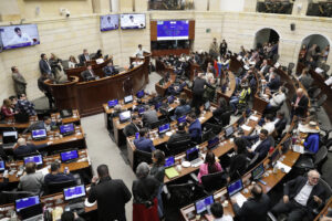 Fotografía general durante la votación de la conciliación de la reforma laboral este viernes, en la Plenaria del Senado en Bogotá (Colombia). EFE/ Carlos Ortega