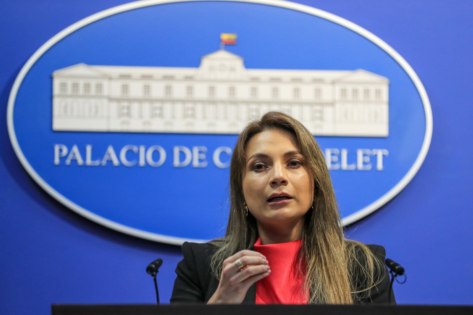 Fotografía de archivo del 16 de junio de 2025 que muestra a la portavoz del Gobierno de Ecuador, Carolina Jaramillo, hablando en una rueda de prensa, en el Palacio de Gobierno en Quito (Ecuador). EFE/José Jácome