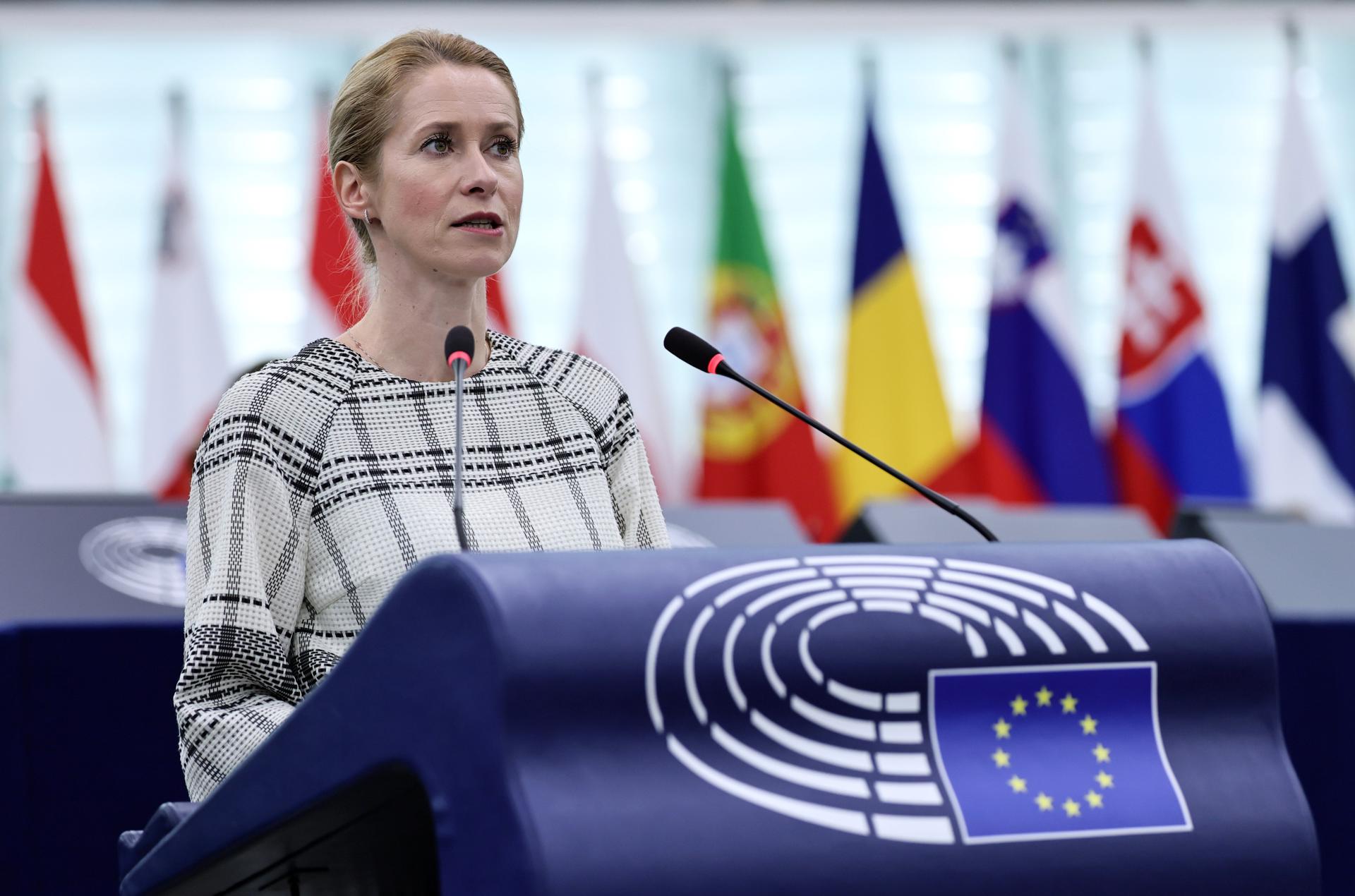La Alta Representante de la Unión Europea para Asuntos Exteriores y Política de Seguridad, Kaja Kallas, habla en el Parlamento Europeo, en Estrasburgo (Francia), durante un debate sobre la cumbre de la OTAN del 24 al 26 de junio de 2025. EFE/EPA/RONALD WITTEK