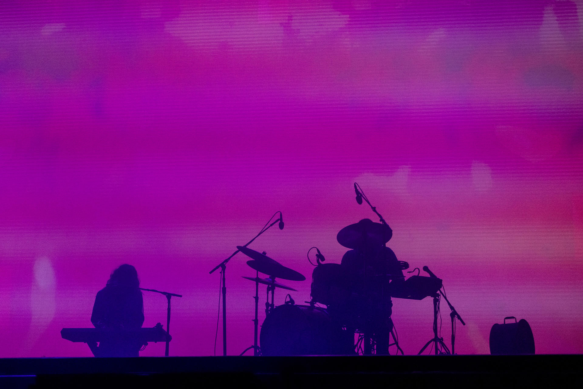 El grupo estadounidense Beach House durante su concierto este viernes en el festival Primavera Sound, en Barcelona. EFE/Marta Pérez