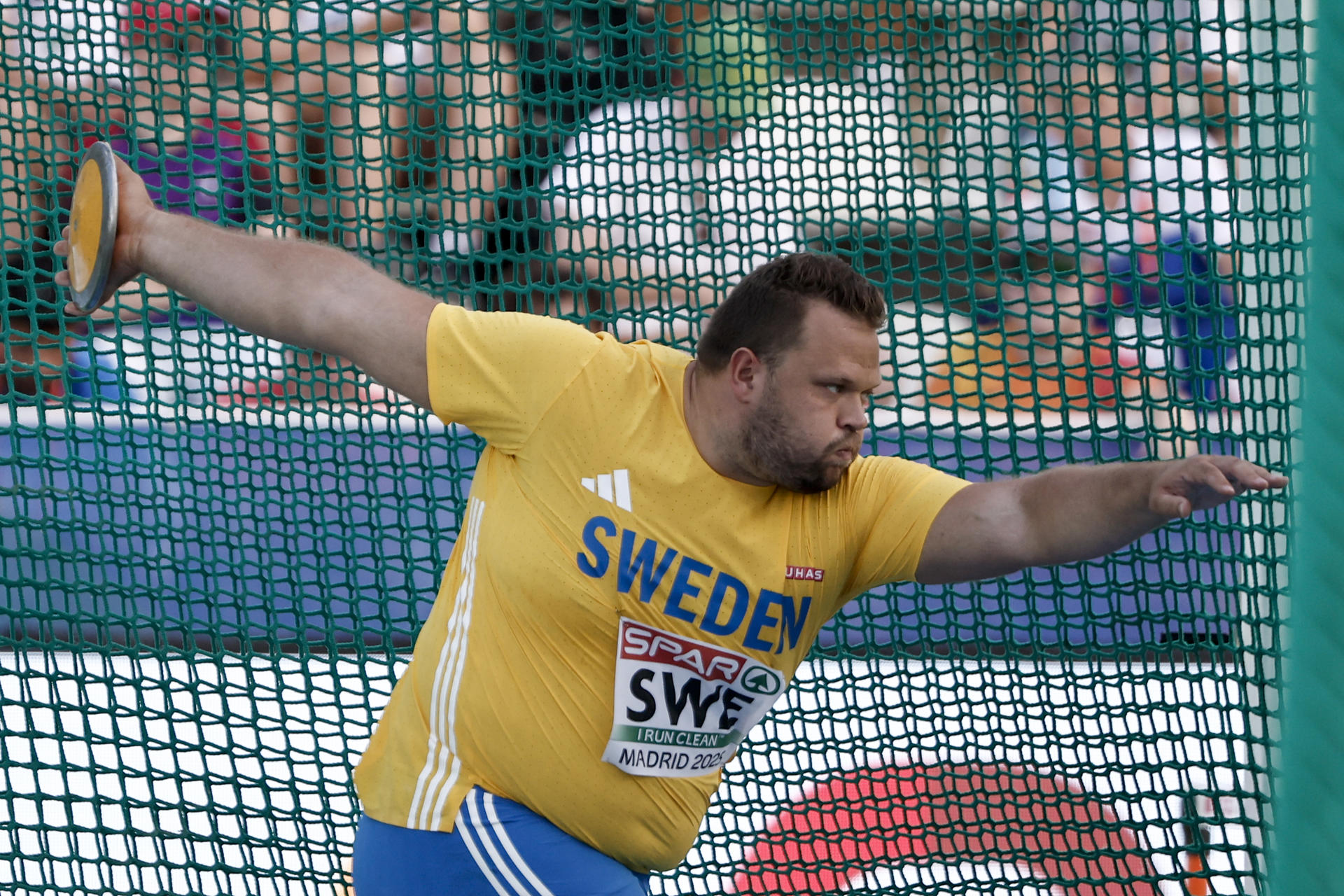 El atleta sueco Daniel Stahl durante la prueba de lanzamiento de disco en el campeonato de Europa por equipos que se disputa en el estadio de Vallehermoso, en Madrid. EFE / Sergio Pérez