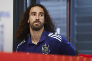 El jugador de la selección española de fútbol, Marc Cucurella durante la rueda de prensa ofrecida este martes en la Ciudad del Fútbol de Las Rozas. EFE/ Juan Carlos Hidalgo