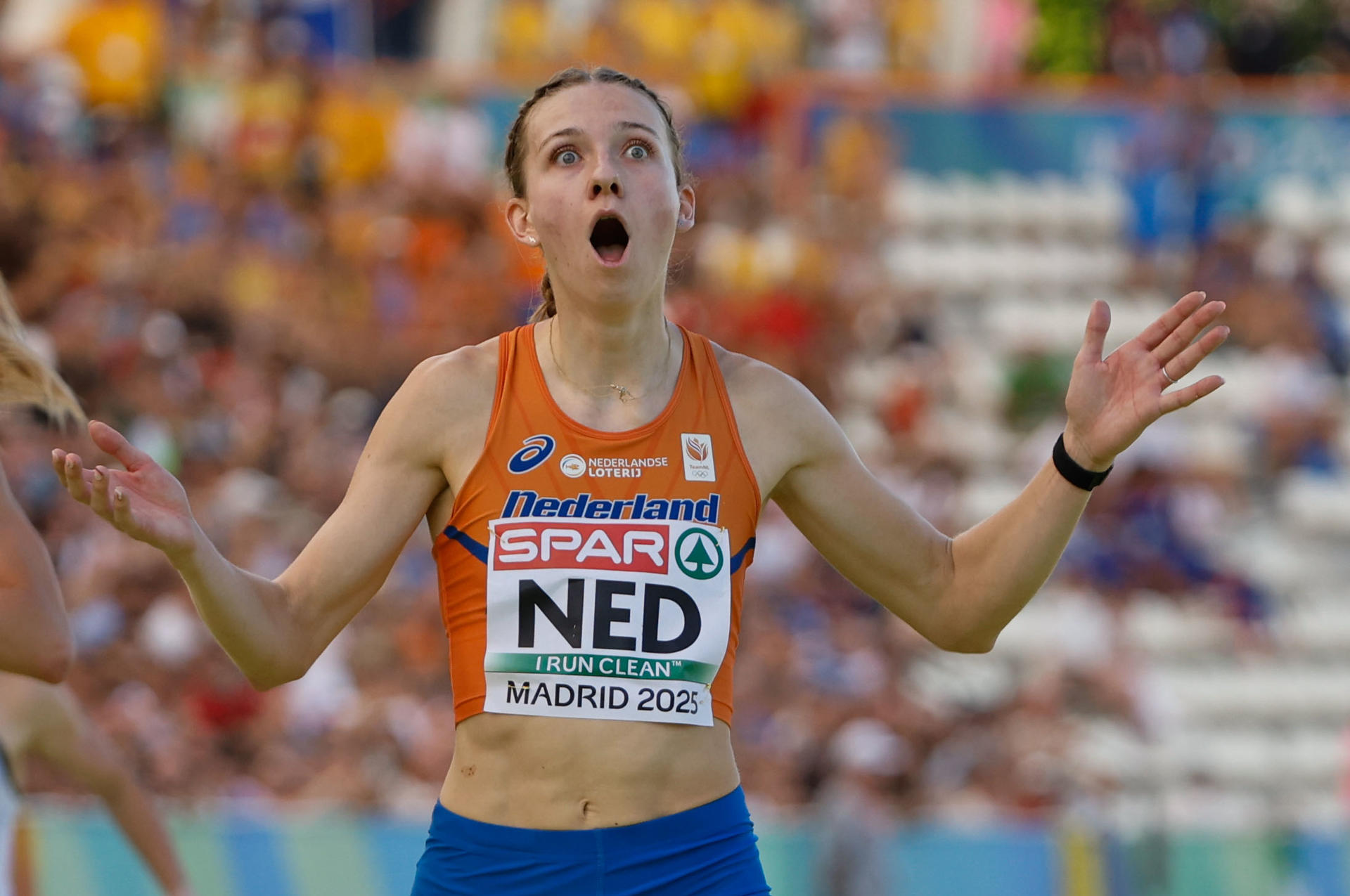 La atleta neerlandesa Femke Bol celebra su victoria en la prueba femenina de los 400 metros este viernes, en el Europeo de Atletismo por equipos celebrado en Madrid. EFE/ Sergio Pérez