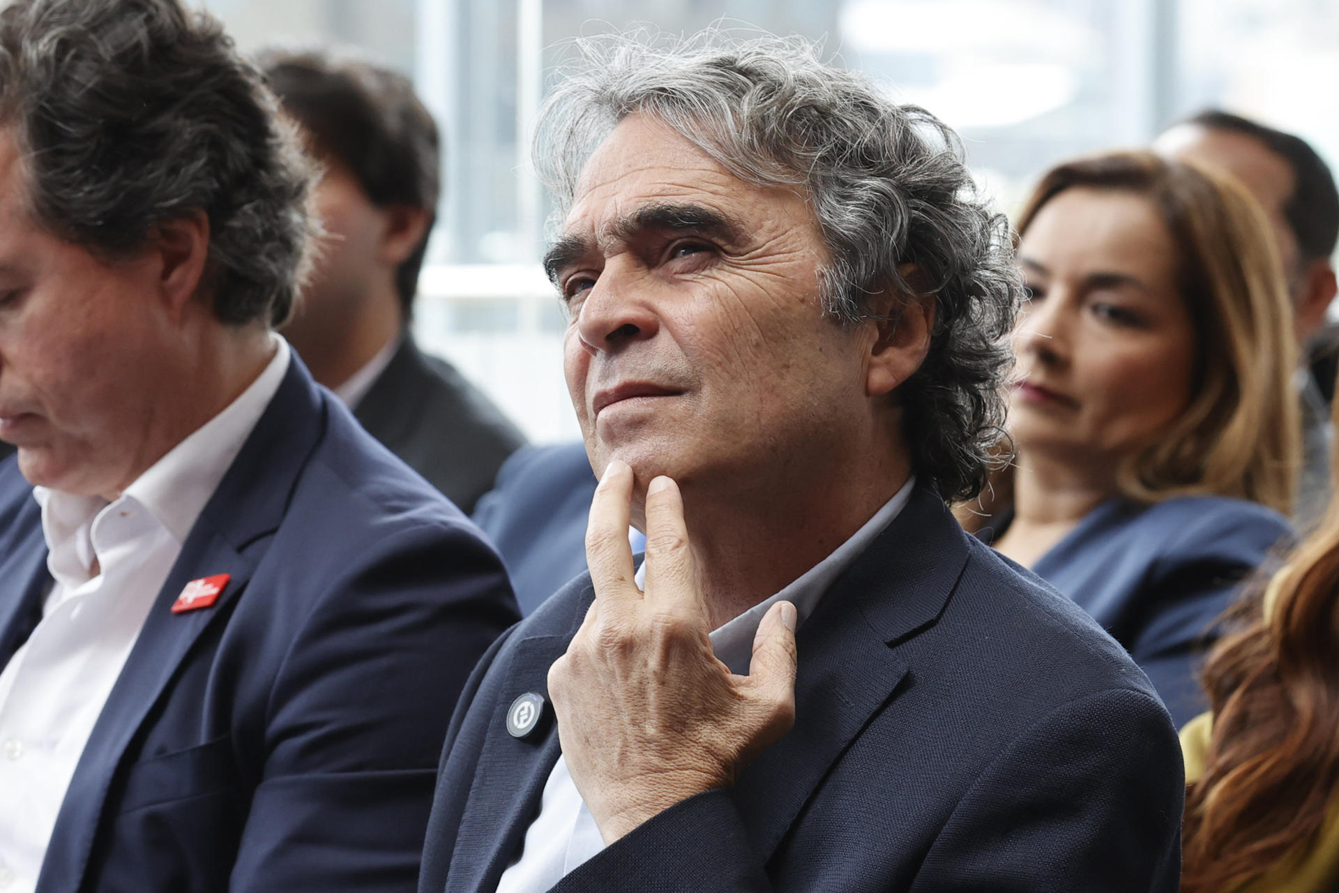 El político colombiano Sergio Fajardo del partido Dignidad y Compromiso asiste a una rueda de prensa este martes, en Bogotá (Colombia). EFE/ Mauricio Dueñas Castañeda