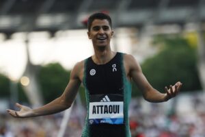 El cántabro Mohamed Attaoui logró este viernes en París la primera victoria española de la temporada en la Liga Diamante, al ganar la carrera de 800 metros con un tiempo de 1:42.73. EFE/Yoan Valat