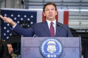 El gobernador de Florida (EE.UU.), Ron DeSantis, en una foto de archivo. EFE/EPA/CRISTOBAL HERRERA-ULASHKEVICH