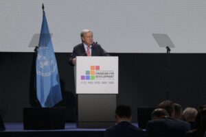 Foto facilitada por las Naciones Unidas muestra al secretario general de las Naciones Unidas, Antonio Guterres, pronunciando un discurso el primer día de la 4ª Conferencia Internacional de las Naciones Unidas sobre Financiación para el Desarrollo (FFD4) en Sevilla, España, el 30 de junio de 2025. EFE/EPA/UN PHOTO/MANUEL ELIAS HANDOUT -- DISPONIBLE PARA ILUSTRAR LA NOTICIA ACOMPAÑANTE -- CRÉDITO OBLIGATORIO -- USO EDITORIAL SOLO/NO VENTAS