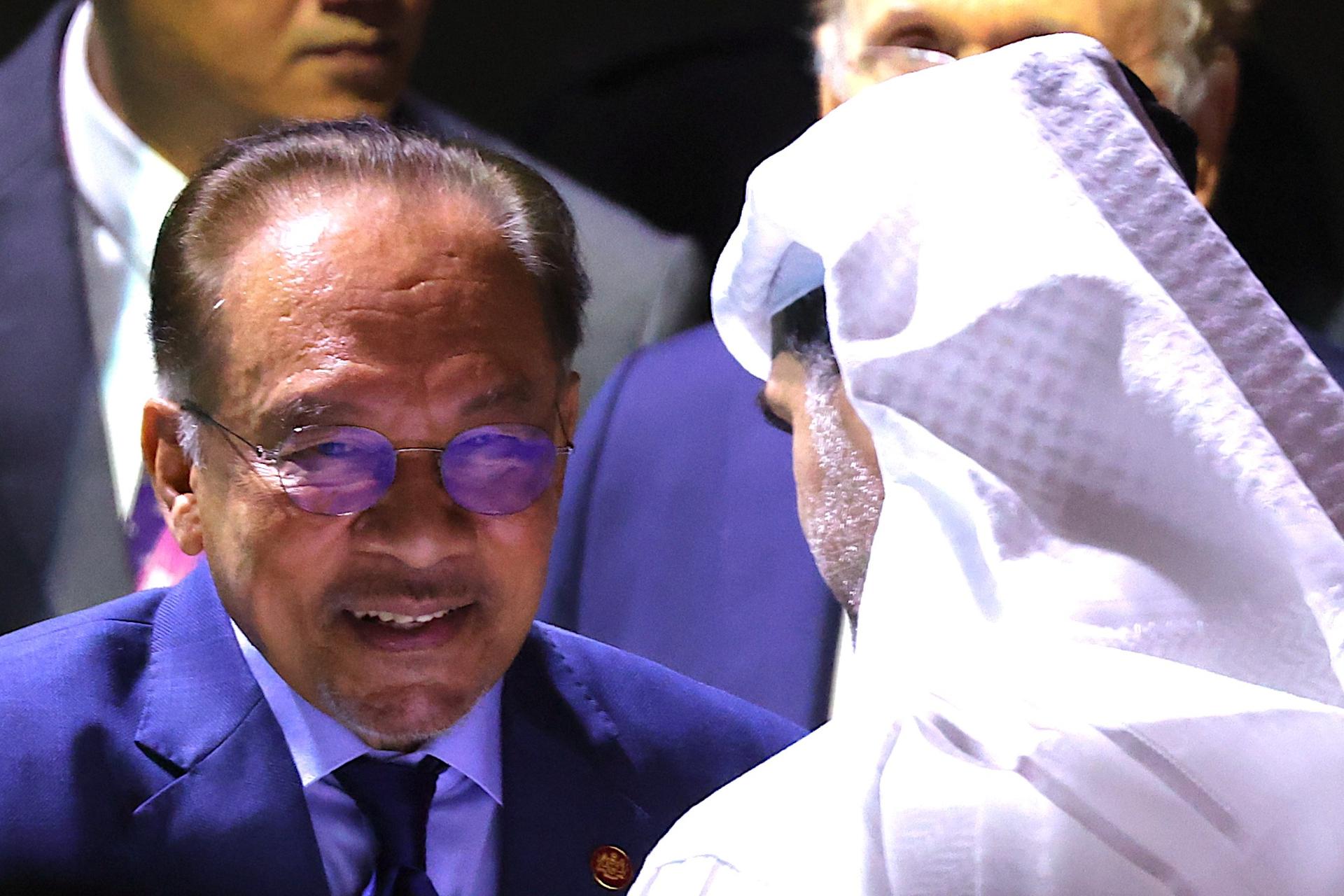 Fotografía de archivo, tomada el 16/06/2025, que muestra al primer ministro de Malasia, Anwar Ibrahim, durante la ceremonia de apertura de la Conferencia de Energía de Asia en Kuala Lumpur. EFE/EPA/FAZRY ISMAIL
