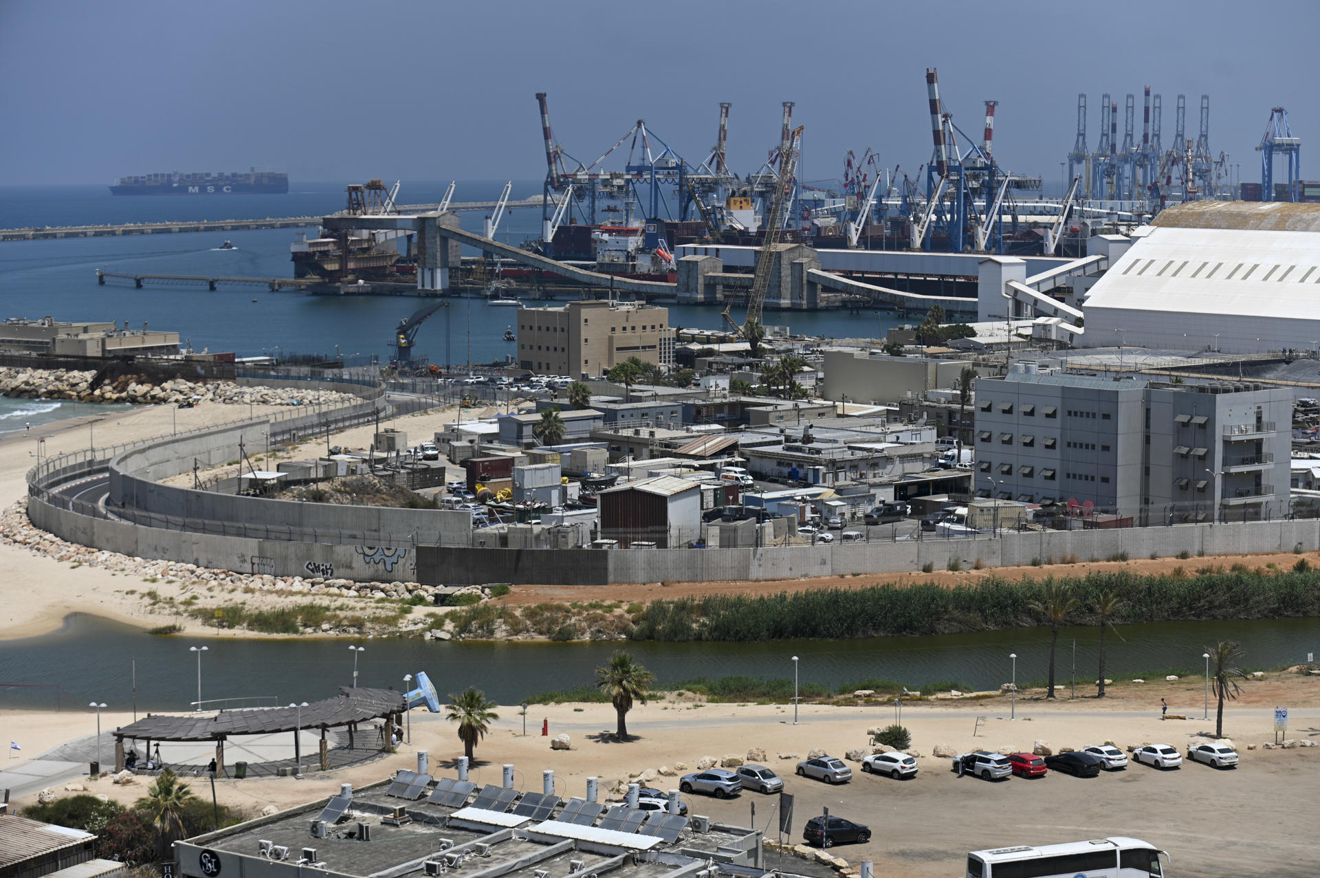 La coalición Flotilla de la Libertad denunció en la madrugada del lunes que los tripulantes del barco de ayuda humanitaria Madleen, con 12 activistas a bordo, entre los que se encuentra la activista Greta Thunberg, fueron "secuestrados por las fuerzas israelíes". EFE/ Magda Gibelli