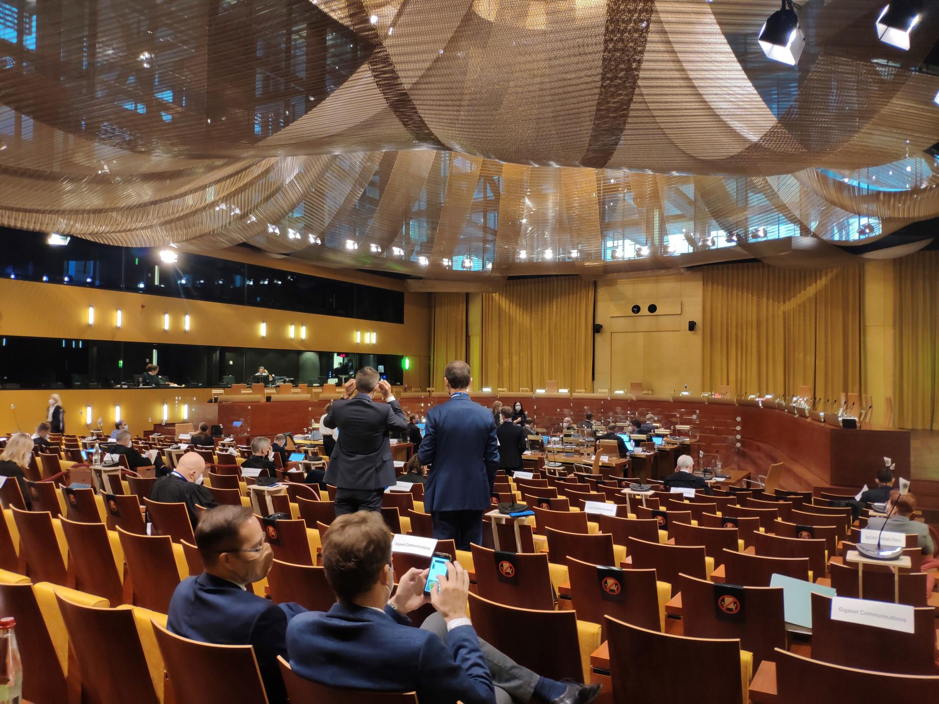 Imagen de archivo del juicio de cinco días a Google ante el Tribunal de Justicia de la Unión Europea (TJUE) por la multa de 4.300 millones de euros que la Comisión Europea (CE) impuso a la tecnológica en 2018, acusándola de prácticas ilegales en los dispositivos Android para potenciar la posición dominante del buscador. EFE/Jorge Ocaña.
