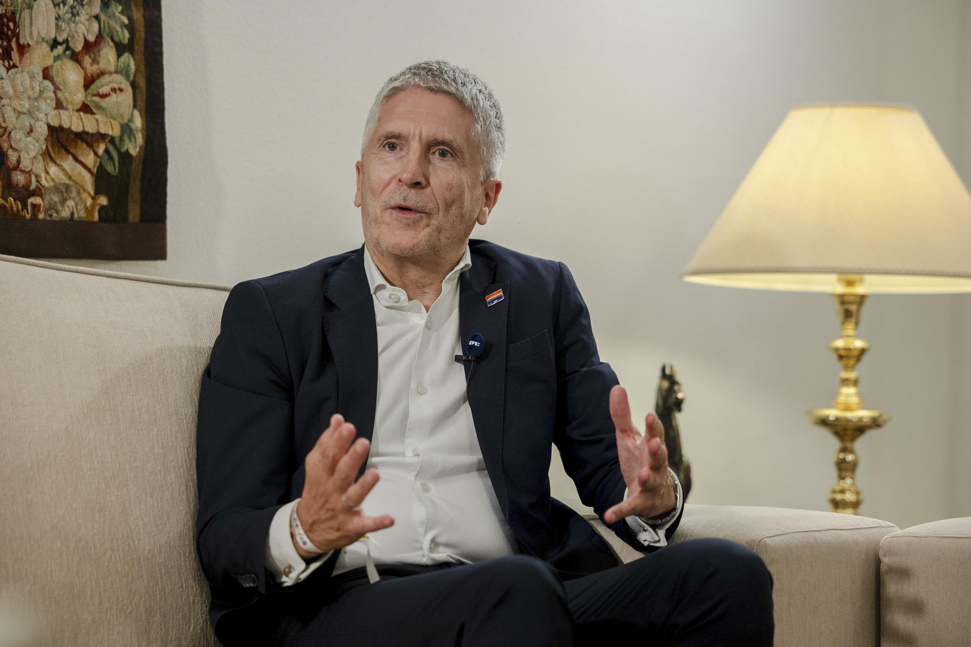 El ministro del Interior, Fernando Grande-Marlaska, se casó con su pareja en octubre de 2005, unas semanas después de la aprobación del matrimonio igualitario. En una entrevista con EFE explica que siempre fue activista y visible, pero poder oficializar su relación mediante el casamiento fue un paso hacia la ciudadanía plena y el reconocimiento a su forma de vivir. EFE/Daniel González