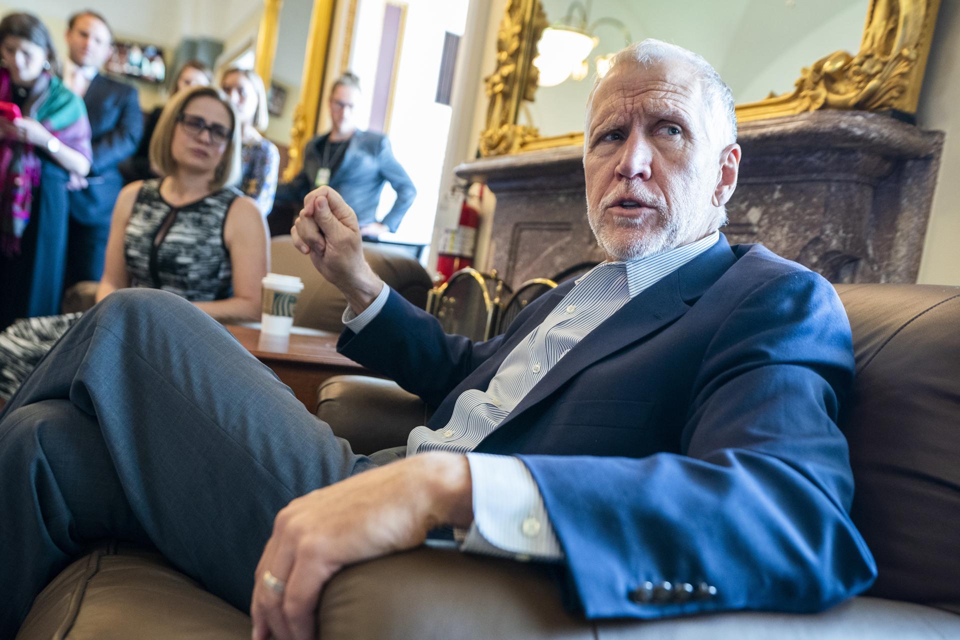 Fotografía de archivo del senador republicano estadounidense Thom Tillis. EFE/EPA/SHAWN THEW