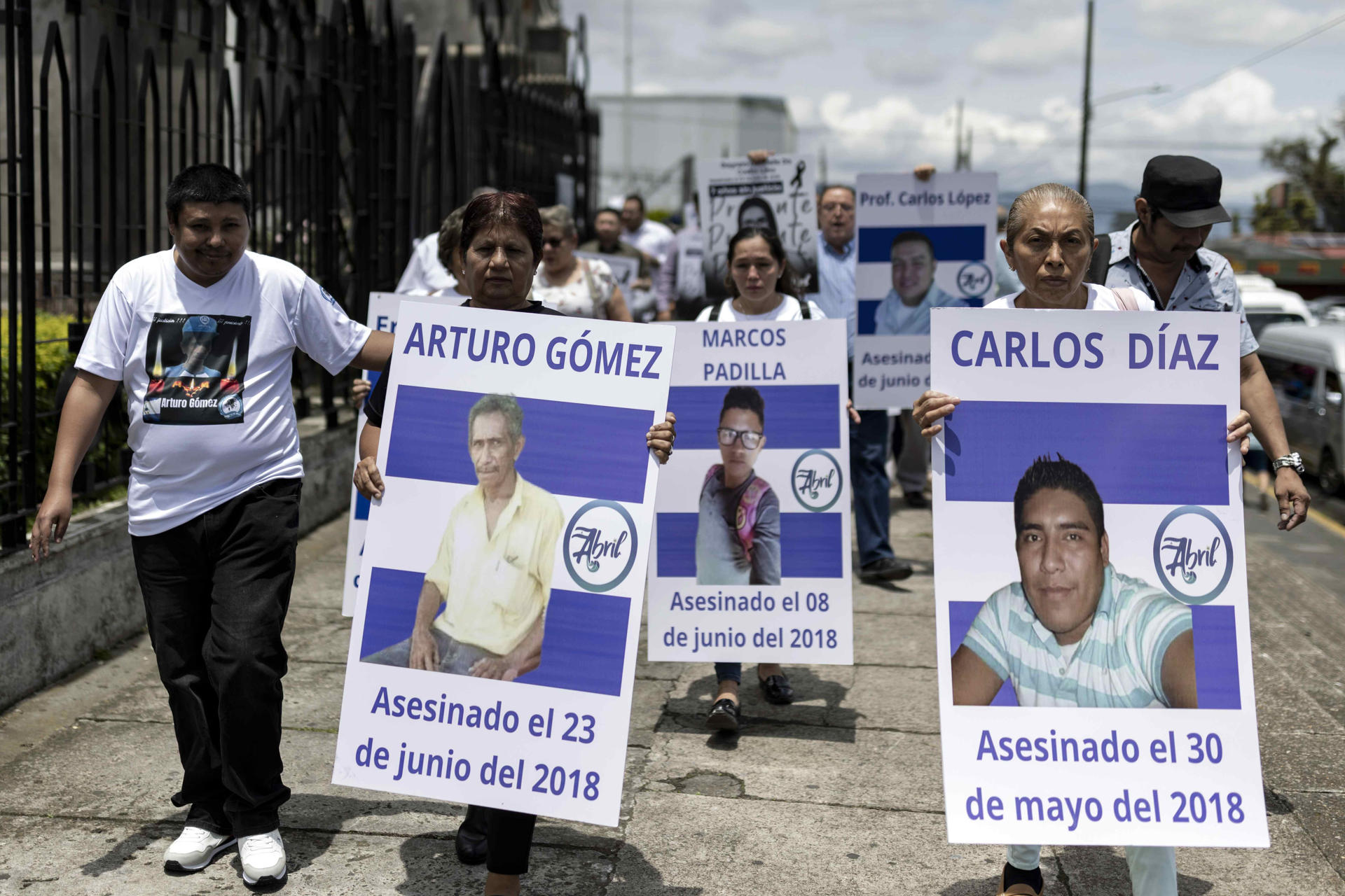 Nicaragüenses se manifiestan este domingo, en Coronado, al este de San José (Costa Rica). EFE/Jeffrey Arguedas