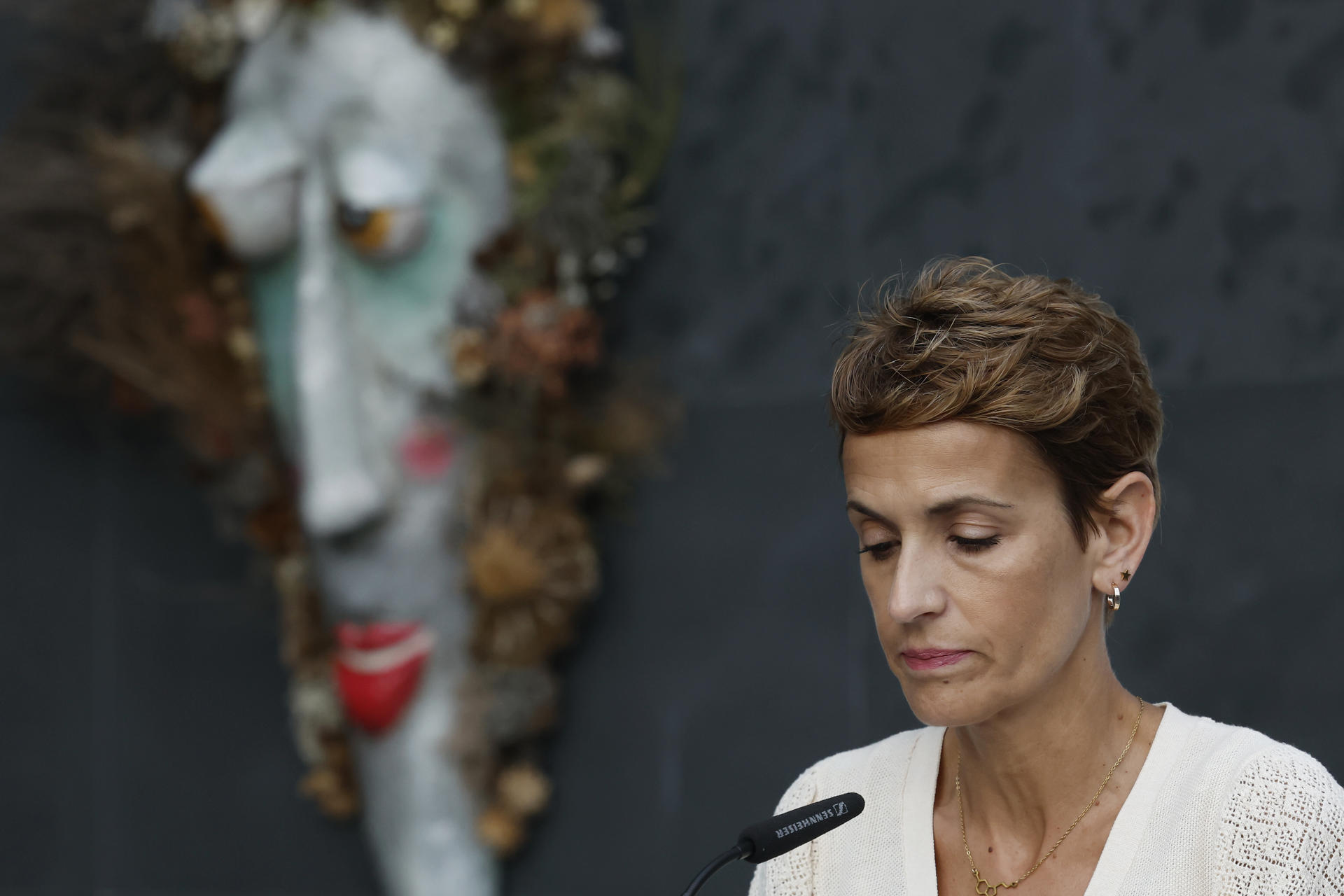 La presidenta del Gobierno de Navarra y secretaria general del PSN, María Chivite, ha afirmado este jueves que no tiene "ningún argumento para dimitir" y ha subrayado que ni Santos Cerdán ni Ramón Alzórriz son miembros del Ejecutivo Foral y, por lo tanto, "no mezclemos las cosas". EFE/ Jesús Diges