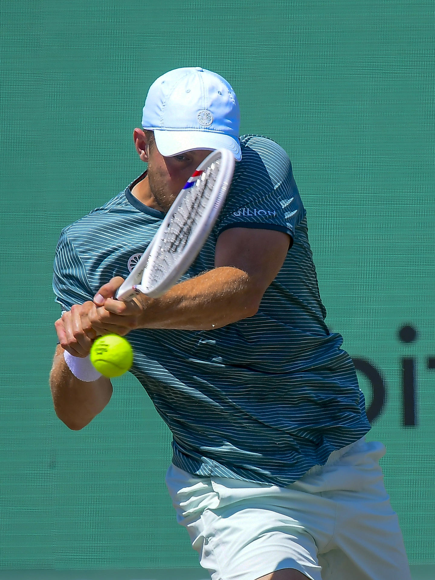 El tenista neerlandés Tallon Griekspoor ante el francés Corentin Moutet durante la final del torneo ATP Mallorca Championships, este viernes en Santa Ponsa (Mallorca). EFE/ Miquel A. Borrás