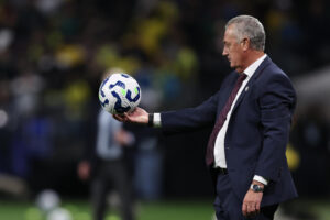 El seleccionador de Paraguay, el argentino Gustavo Alfaro, quitó este martes hierro a la derrota por 1-0 ante Brasil en el estadio Neo Química Arena, de Sao Paulo. EFE/ Isaac Fontana