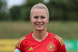 La internacional alemana Merle Frohms reforzará la portería del Real Madrid femenino EFE/EPA/ANNA SZILAGYI/Archivo