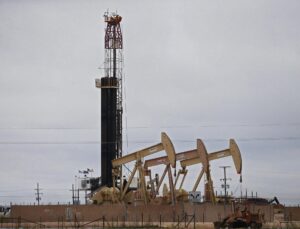 Fotografía de archivo de unidades de bombeo de petroleo en Texas, (Estados Unidos). EFE/EPA/LARRY W. SMITH ARCHIVO