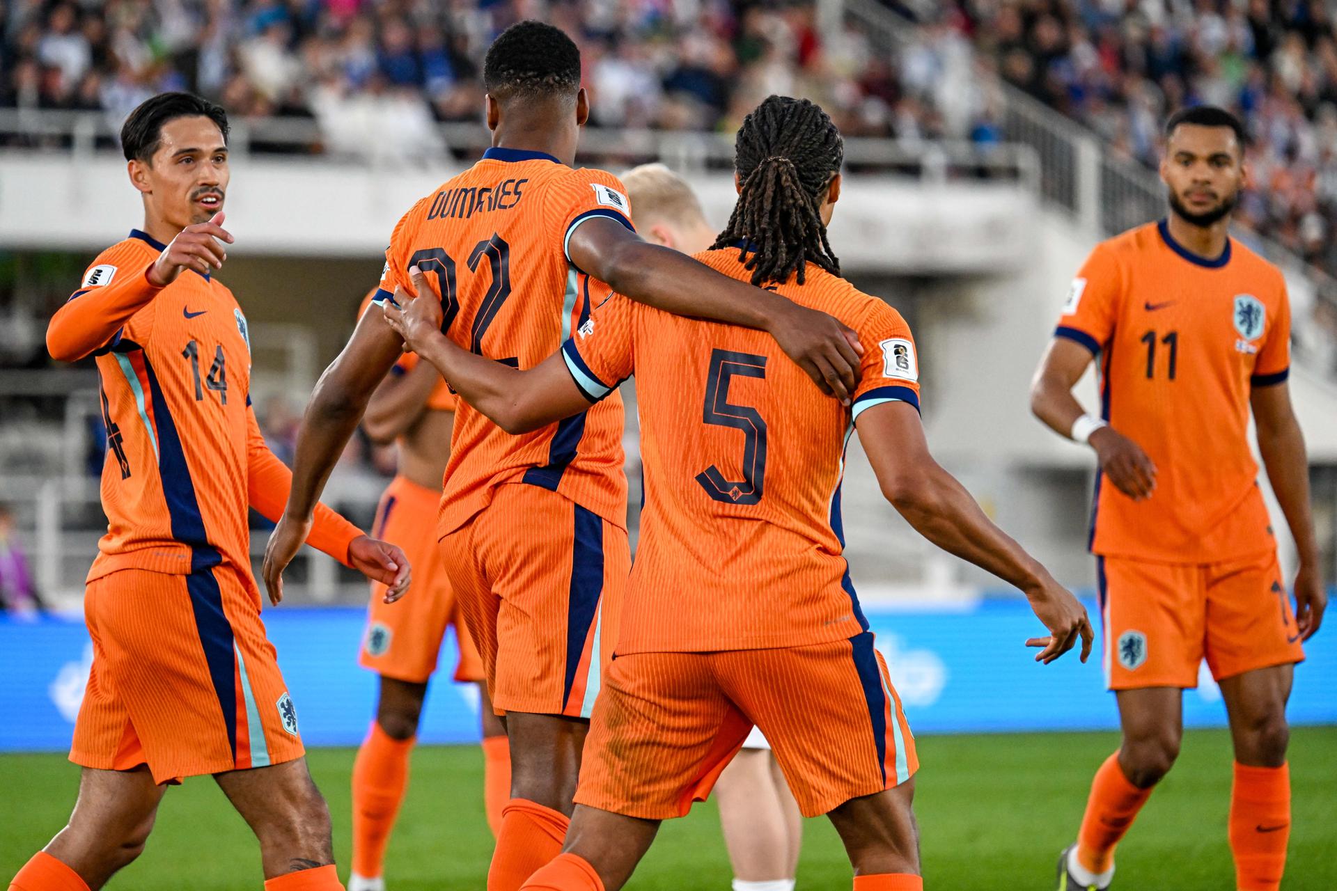 Los jugadorees de Países Bajos durante el partido que han jugado Finlandia y Países Bajos en Helsinki, Finlandia. EFE/EPA/KIMMO BRANDT