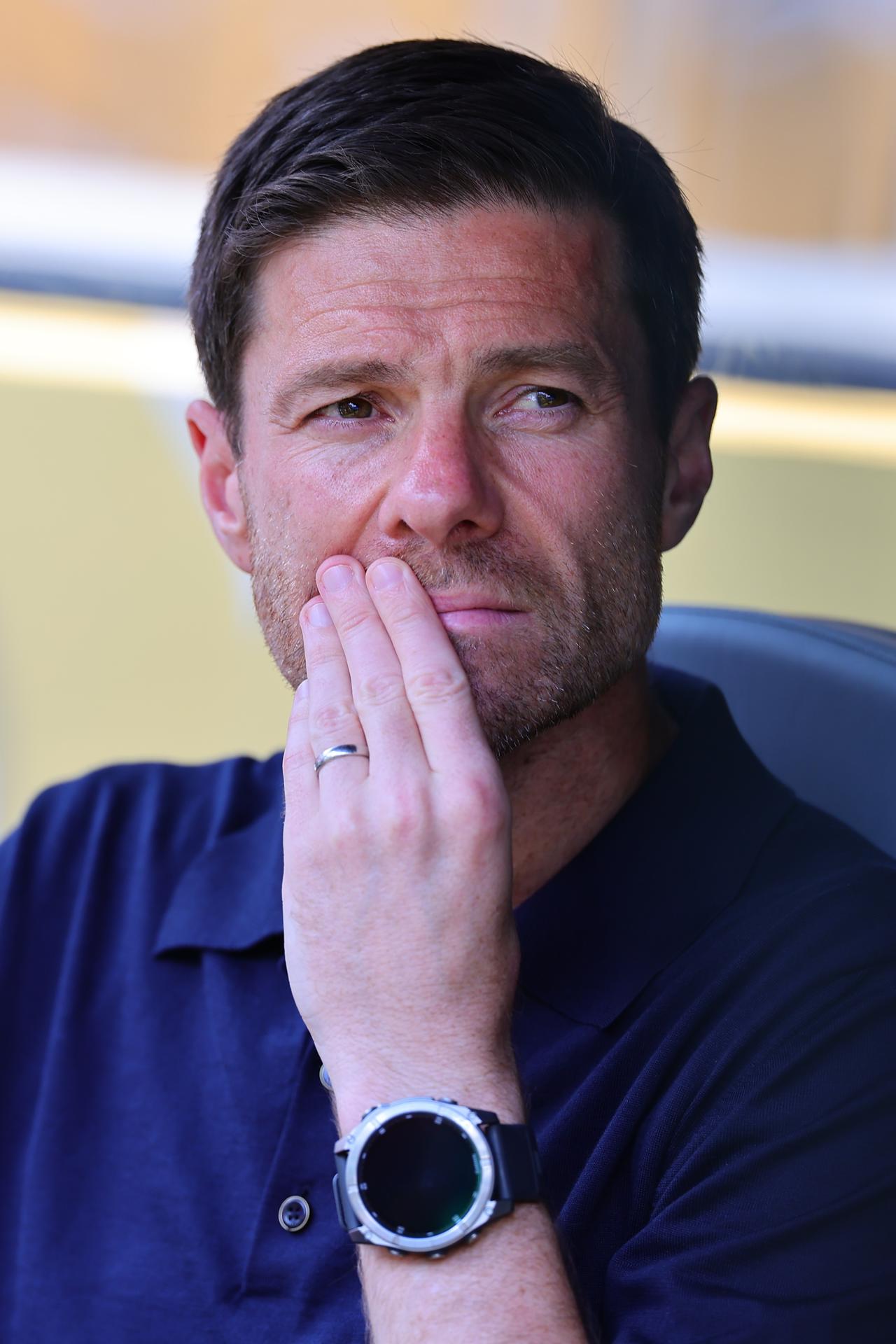 El entrenador del Real Madrid, Xabi Alonso, observa a su equipo ante el Al Hilal durante el Mundial de Clubes. EFE/CRISTOBAL HERRERA-ULASHKEVICH