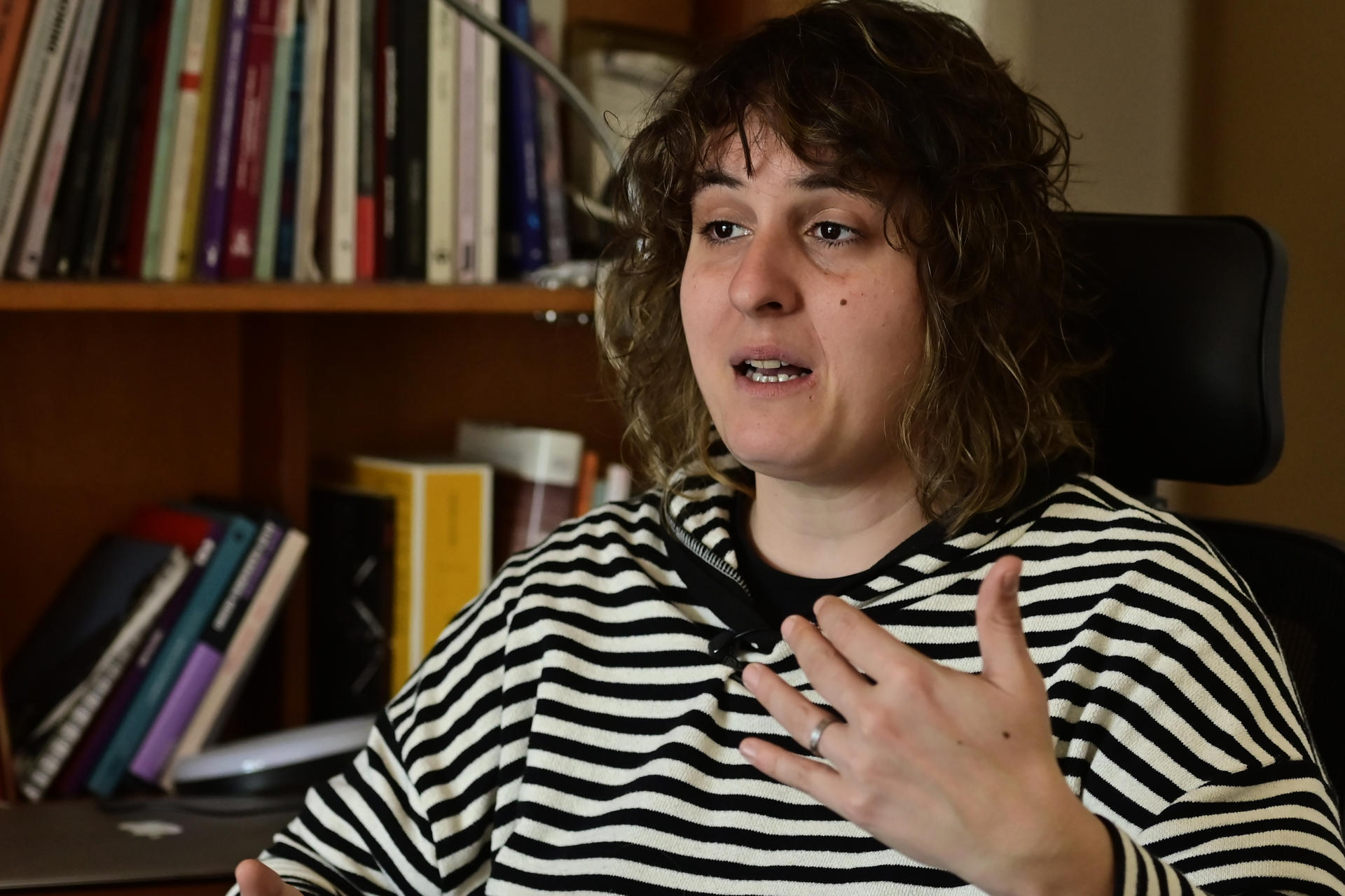 Lucía Cavallero, portavoz del movimiento 'Ni Una Menos', habla durante una entrevista con EFE este lunes, en Buenos Aires (Argentina). EFE/ Matias Martin Campaya