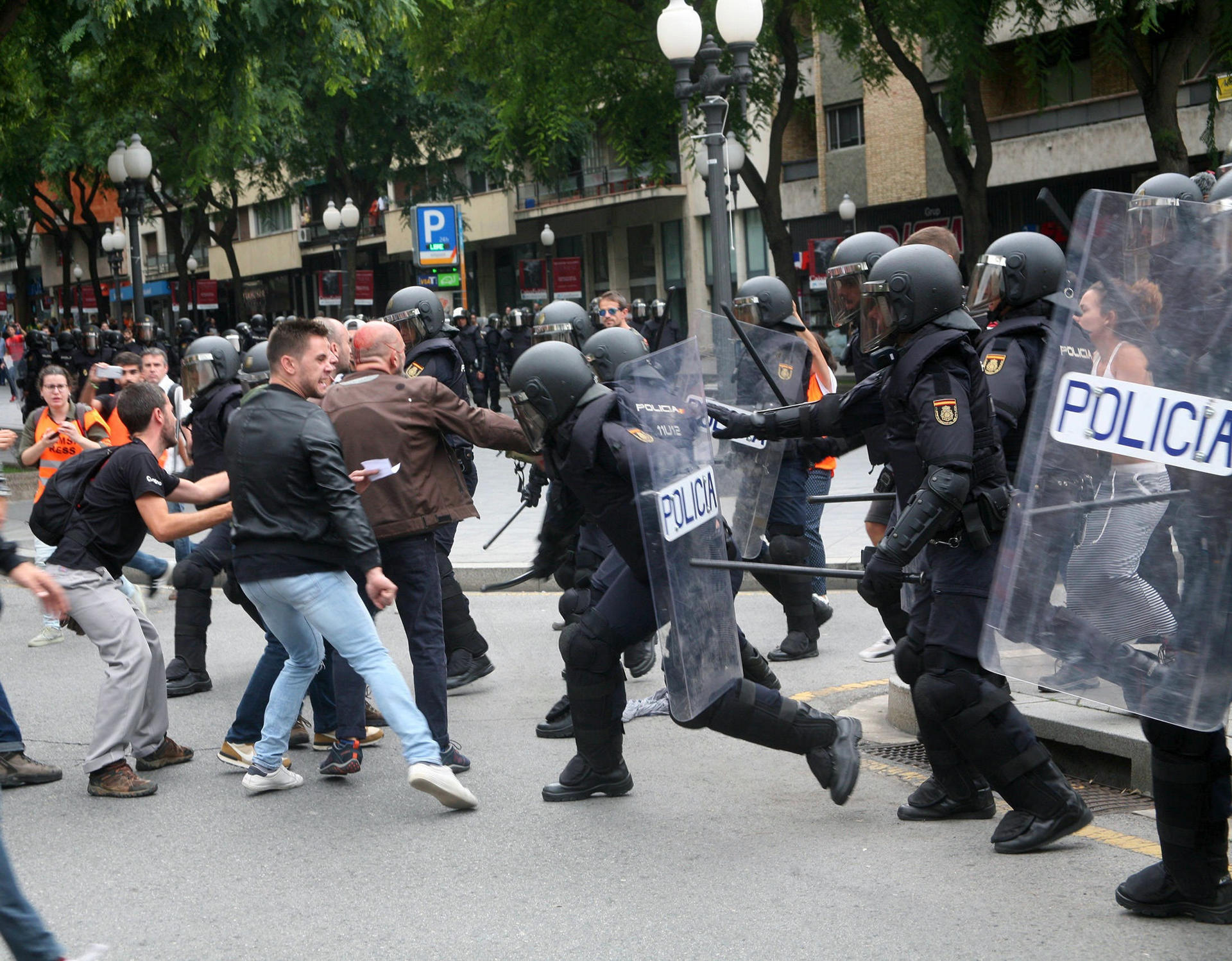 Imagen del 01/10/2017.- Agentes de la policía nacional en una manifestación. EFE/Jaume Sellart