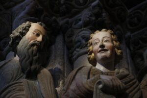 Imagen de archivo (14/04/2021) Detalle del Pórtico de la Gloria, durante la presentación del nuevo régimen de visitas de la obra cumbre del románico en la catedral de Santiago de Compostela. EFE/lavandeira jr