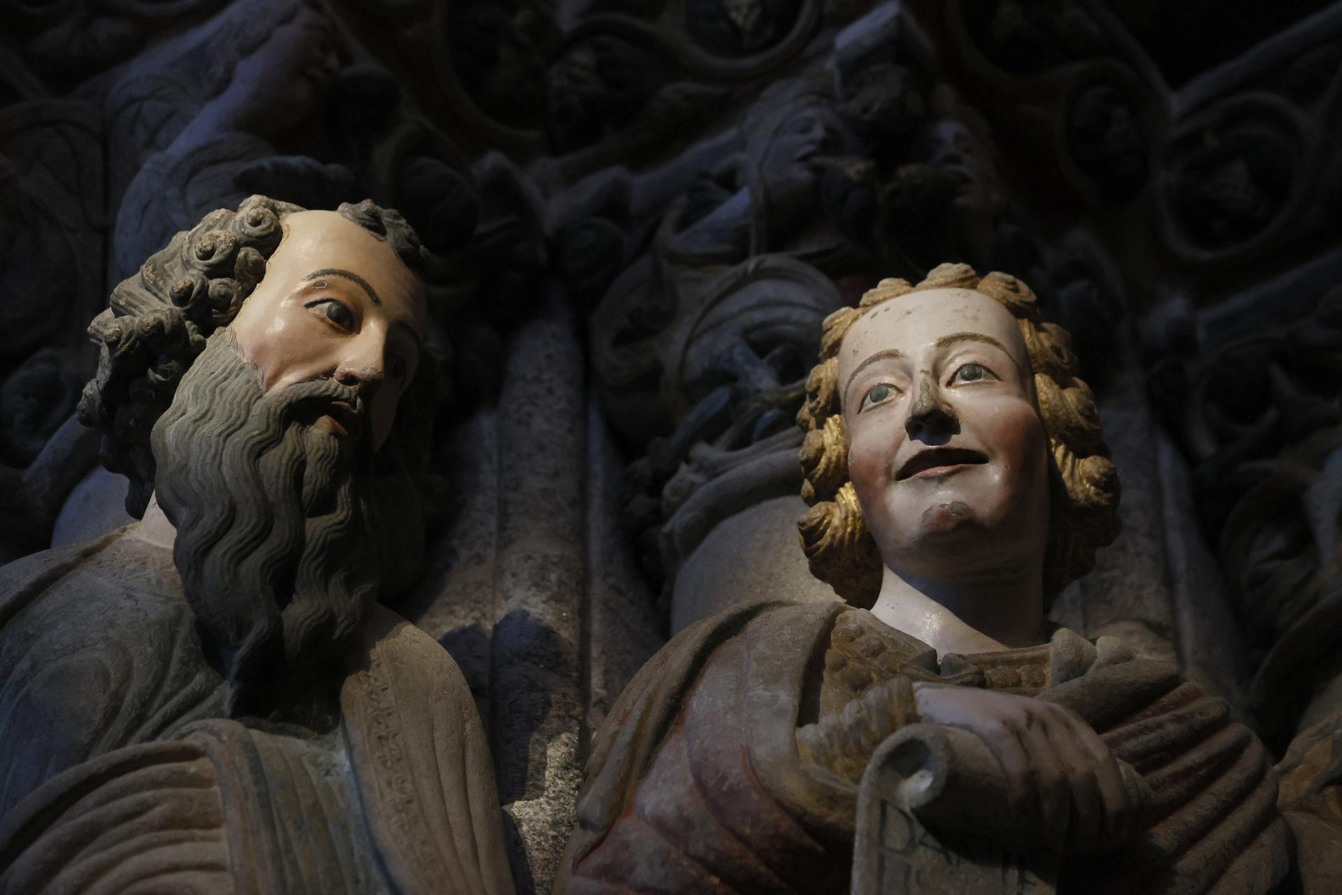 Imagen de archivo (14/04/2021) Detalle del Pórtico de la Gloria, durante la presentación del nuevo régimen de visitas de la obra cumbre del románico en la catedral de Santiago de Compostela. EFE/lavandeira jr