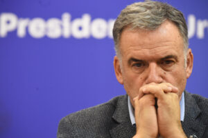 El presidente de Uruguay, Yamandú Orsi, asiste a una rueda de prensa, el 3 de junio de  2025, en Montevideo (Uruguay). EFE/STR
