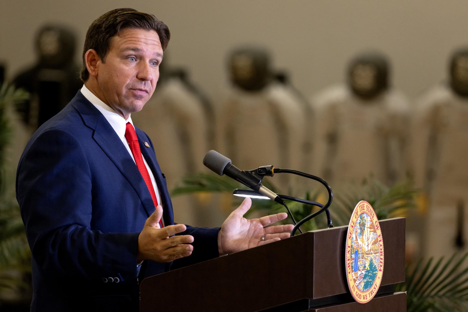 El gobernador de Florida (EE.UU.), Ron DeSantis, en una foto de archivo. EFE/EPA/CRISTOBAL HERRERA-ULASHKEVICH