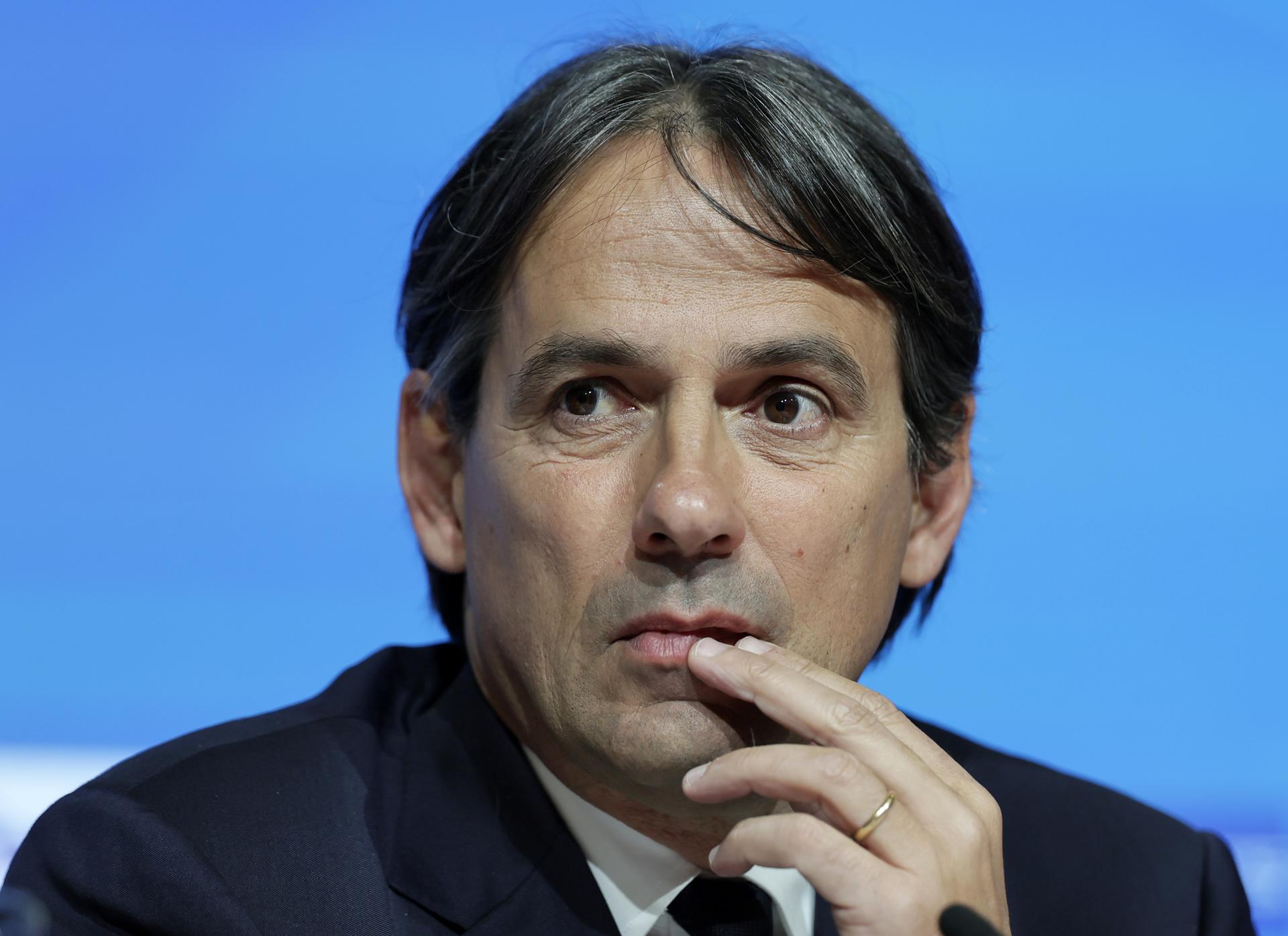 Fotografía del italiano Simone Inzaghi, nuevo entrenador del Al Hilal, quien definió este martes al Real Madrid, su primer rival en el Mundial de Clubes, como "probablemente el mejor equipo del mundo". EFE/EPA/RONALD WITTEK