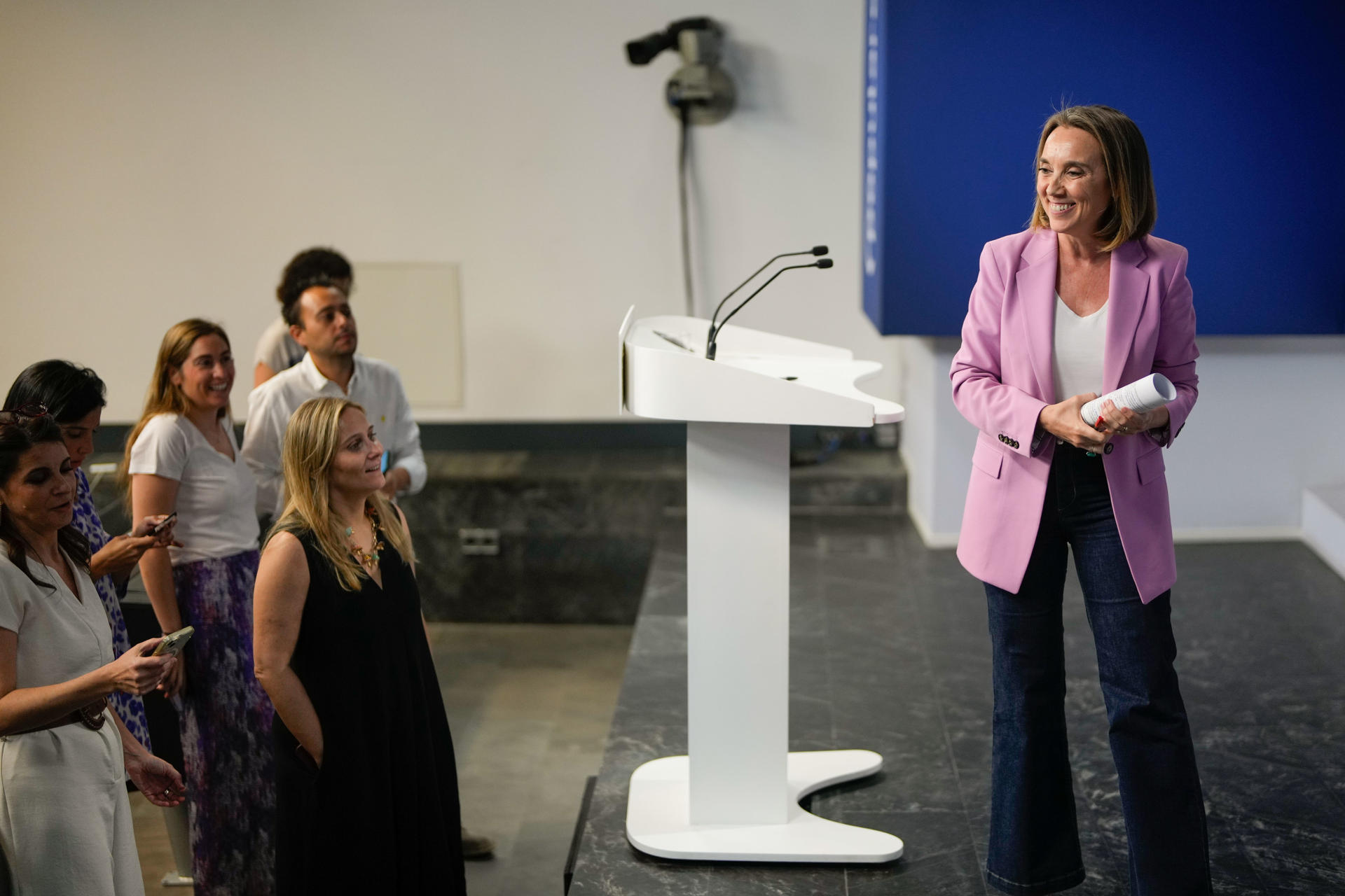 La secretaria general del PP, Cuca Gamarra, tras la rueda de prensa ofrecida al finalizar la reunión del Comité de Dirección del Partido Popular, este lunes en Madrid. Cuca Gamarra ha pedido al líder del partido, Alberto Núñez Feijóo, que la releve en el cargo en el congreso nacional que la formación celebra este fin de semana en Madrid, y el presidente ha aceptado.EFE/ Borja Sanchez-trillo