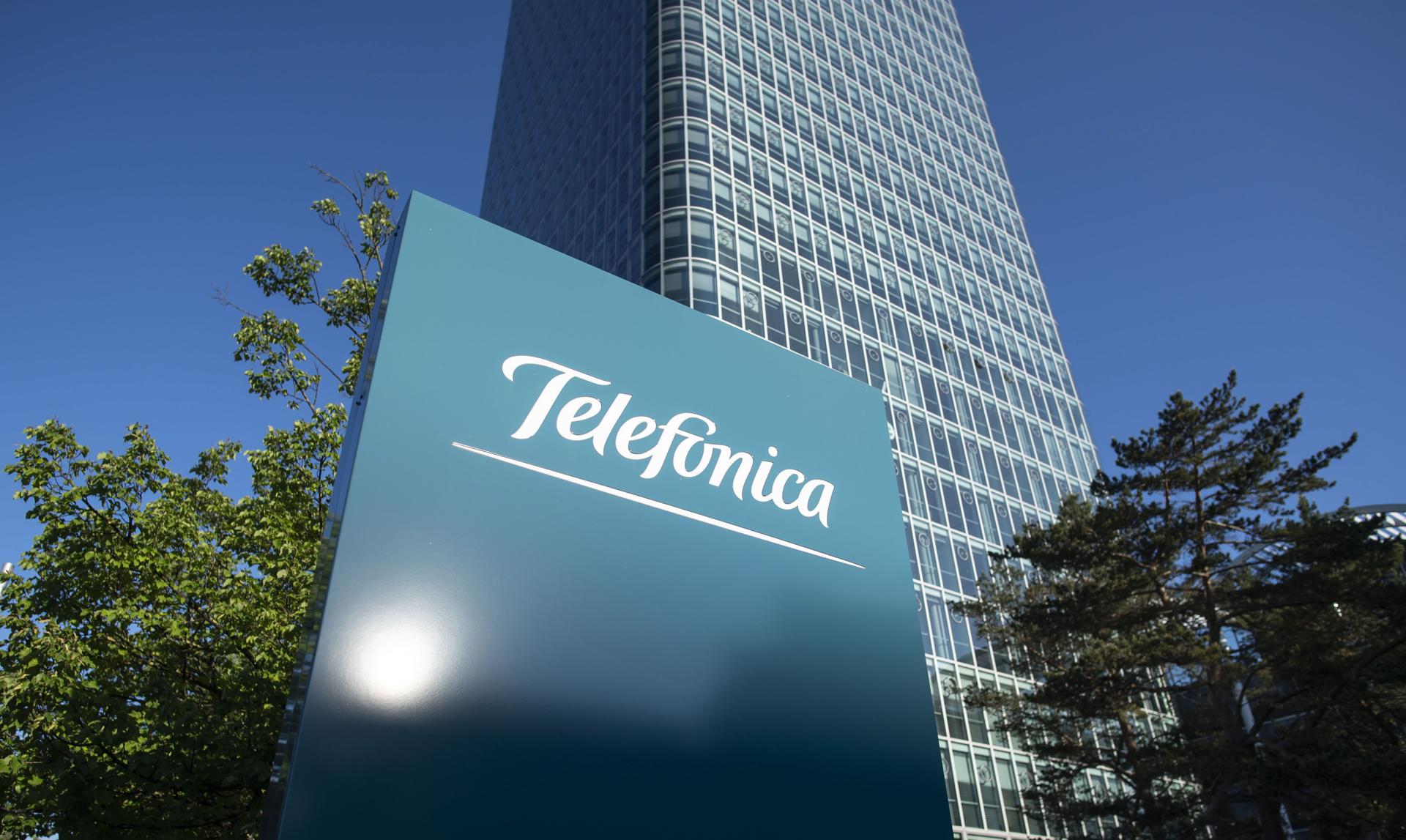 El logo de Telefónica, en una fotografía de archivo. EFE/LUKAS BARTH-TUTTAS