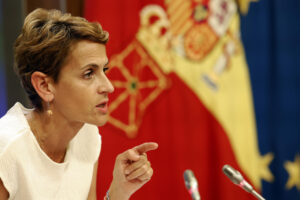 La presidenta de Navarra y secretaria general del PSN-PSOE, María Chivite, en rueda de prensa la semana pasada tras conocerse la dimisión del dirigente socialista y diputado navarro Santos Cerdán. EFE/Jesus Diges.