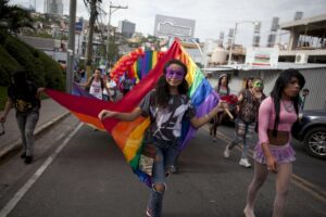 Fotografía de archivo de activistas de la comunidad LGTBI de Honduras. EFE/Gustavo Amador