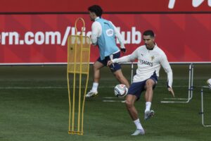 El jugador de la selección portuguesa de fútbol Cristiano Ronaldo en una sesión de entrenamiento en Múnich, Alemania. Portugal jugará contra España en la final de la Liga de Naciones de la UEFA. EFE/EPA/MIGUEL A. LOPES