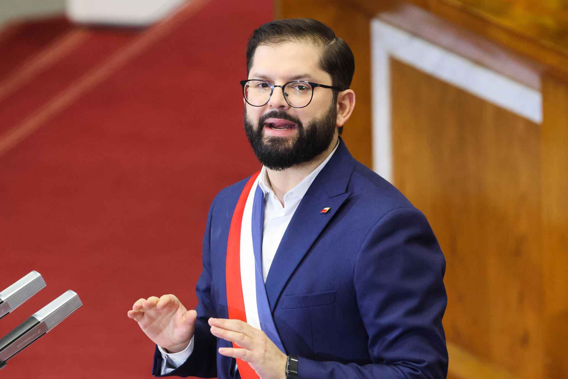 El presidente de Chile, Gabriel Boric, habla en el salón de honor del Congreso Nacional ofreciendo el balance de su mandato, el 1 de junio de 2025, en Valparaíso (Chile). EFE/ Cristóbal Basaure