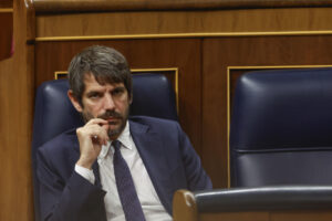El ministro de Cultura y portavoz de Sumar, Ernest Urtasun, ayer en el Congreso. EFE/ Javier Lizón