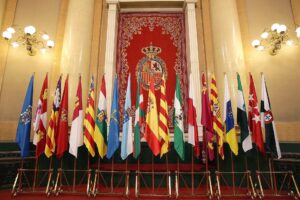 La bandera nacional y las distintas banderas autonomicas en una imagen de archivo. .EFE/Javier Lizòn