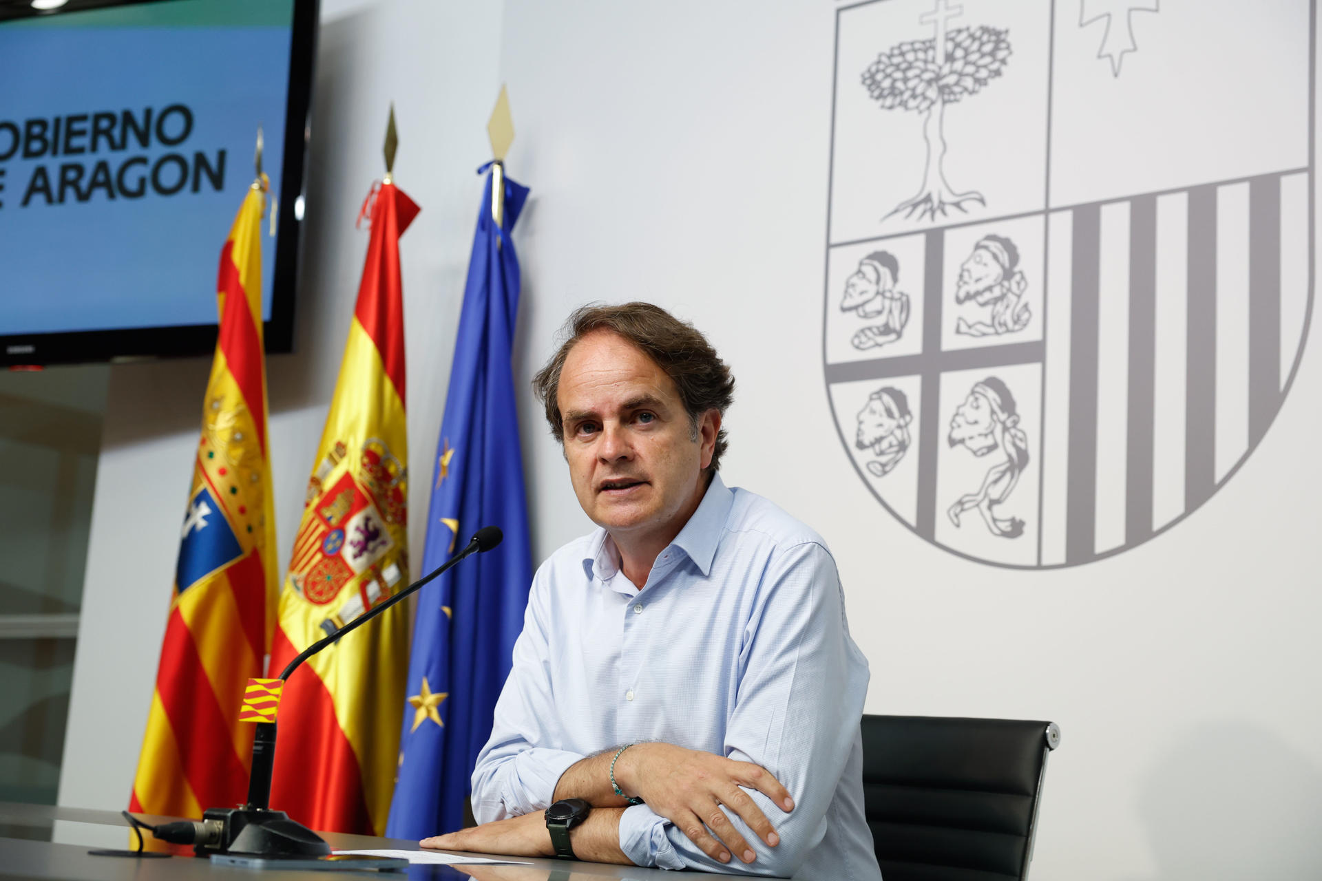 El consejero de Presidencia e Interior de Aragón, Roberto Bermúdez durante una rueda de prensa celebrada este lunes. EFE/ Javier Cebollada