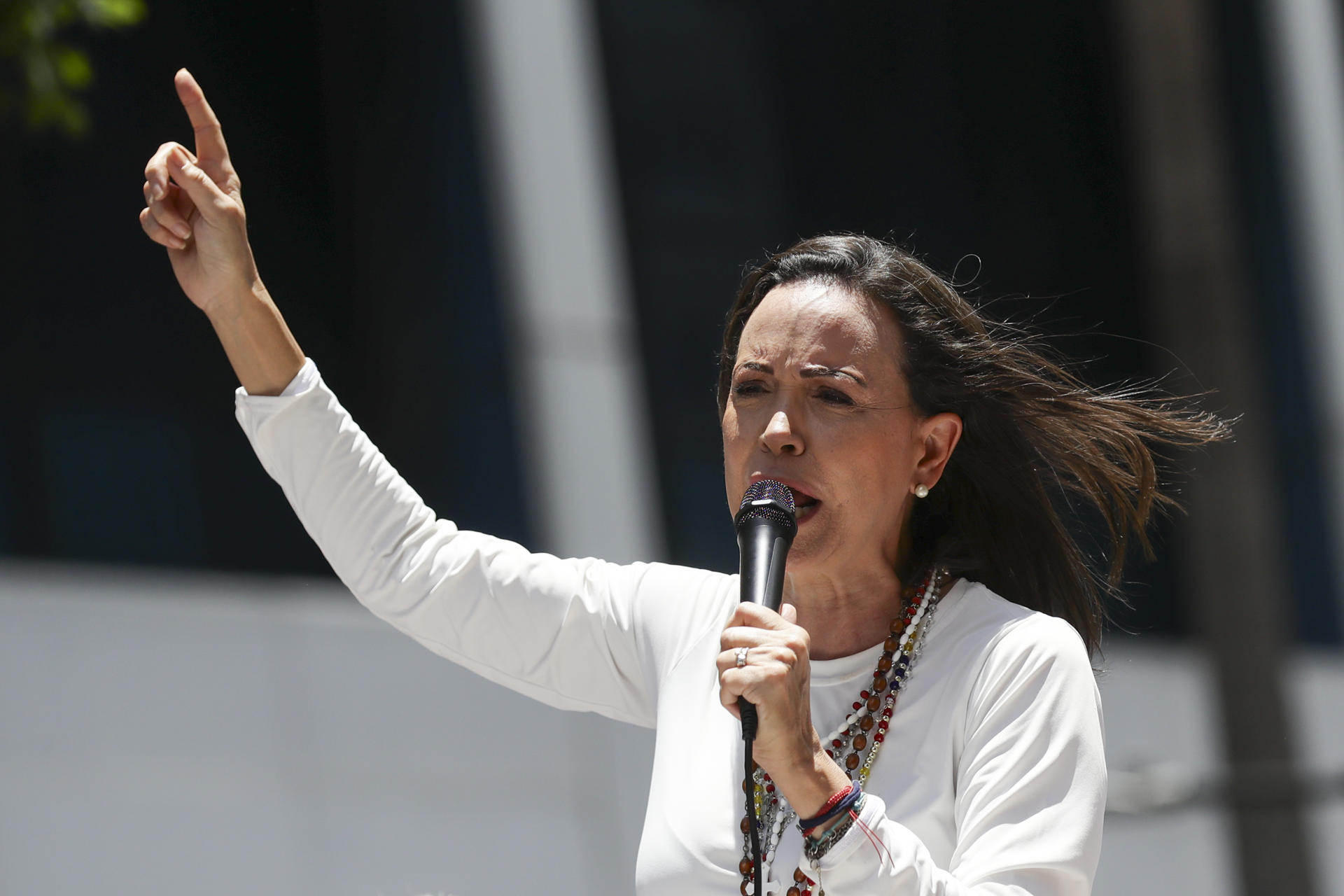 Fotografía de archivo de la líder opositora venezolana María Corina Machado pronunciando un discurso ante sus seguidores en Caracas (Venezuela). EFE/ Ronald Peña ARCHIVO