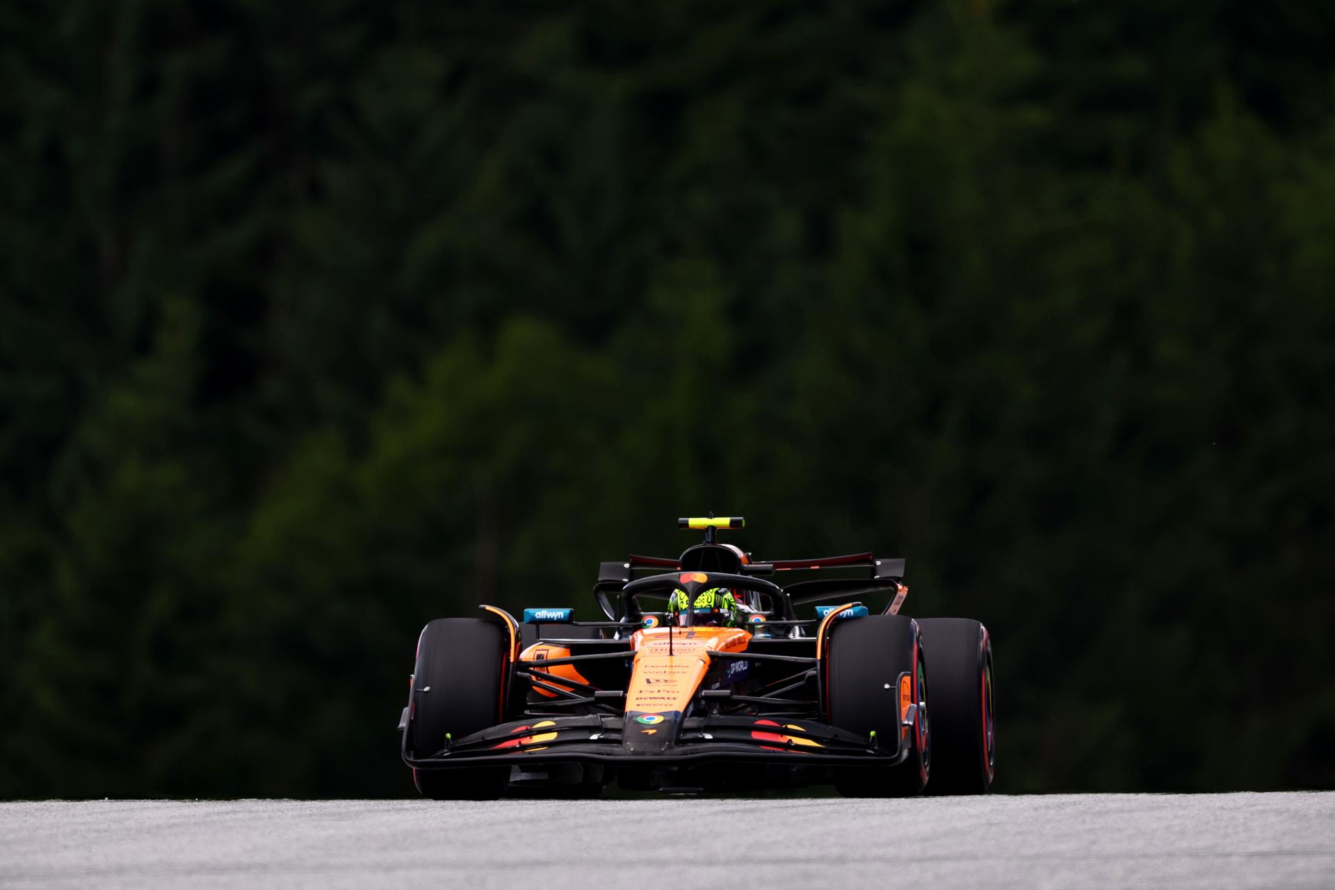 El inglés Lando Norris (McLaren) en el Gran Premio de Austria, el undécimo del Mundial de Fórmula Uno, que se disputa en el Red Bull Ring de Spielberg, en Estiria.EFE/EPA/ANNA SZILAGYI