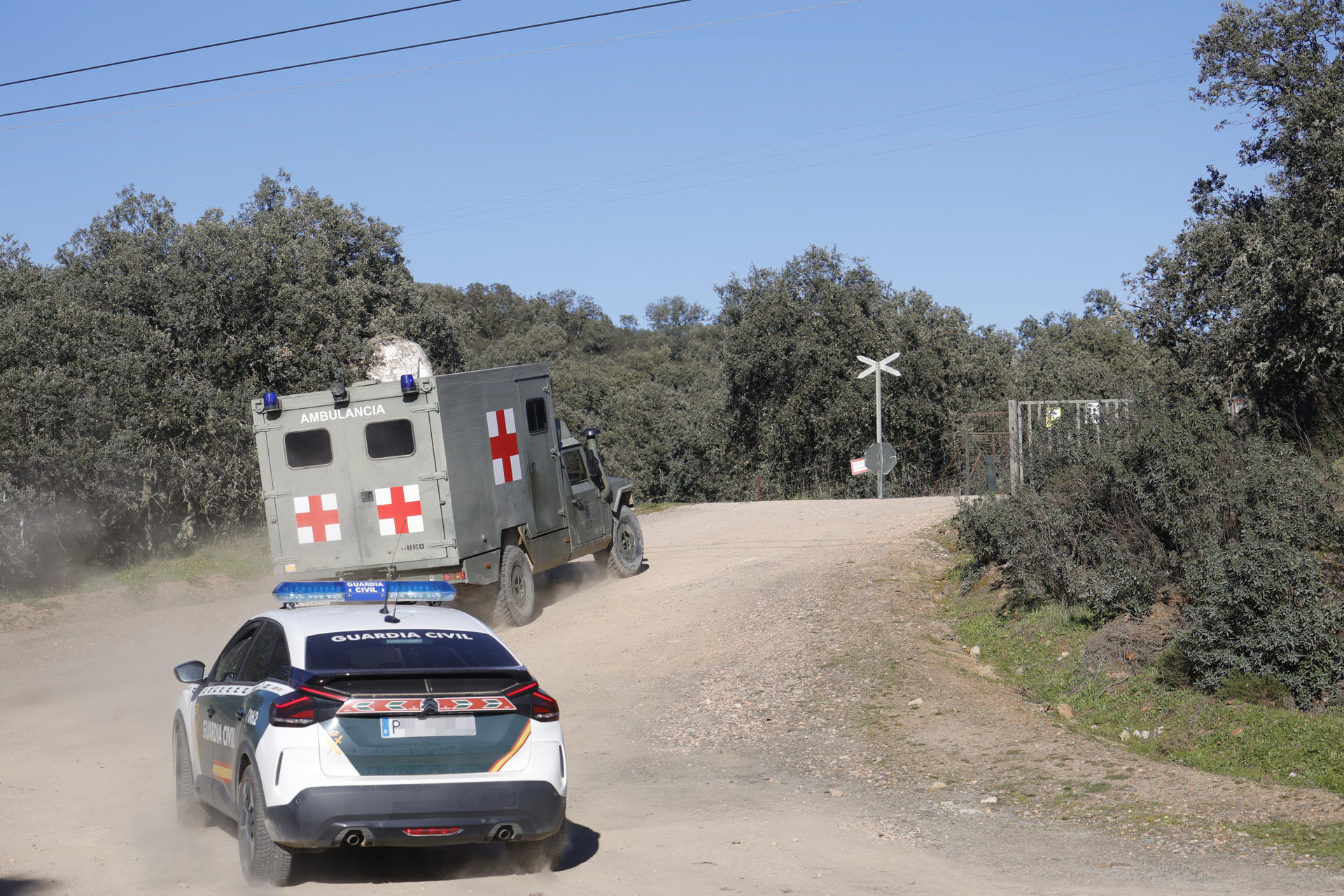 Imagen de archivo del dispositivo de búsqueda de los dos militares que fallecieron ahogados en diciembre de 2023 durante una maniobras en un embalse de Córdoba cercano a la base de la Brigada 'Guzmán el Bueno' X de Cerro Muriano. EFE/Salas