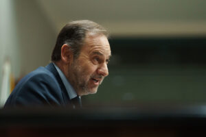 El exministro de Transportes José Luis Ábalos en la comisión del Parlamento de Canarias el 26 de mayo. EFE/ Ramón De La Rocha