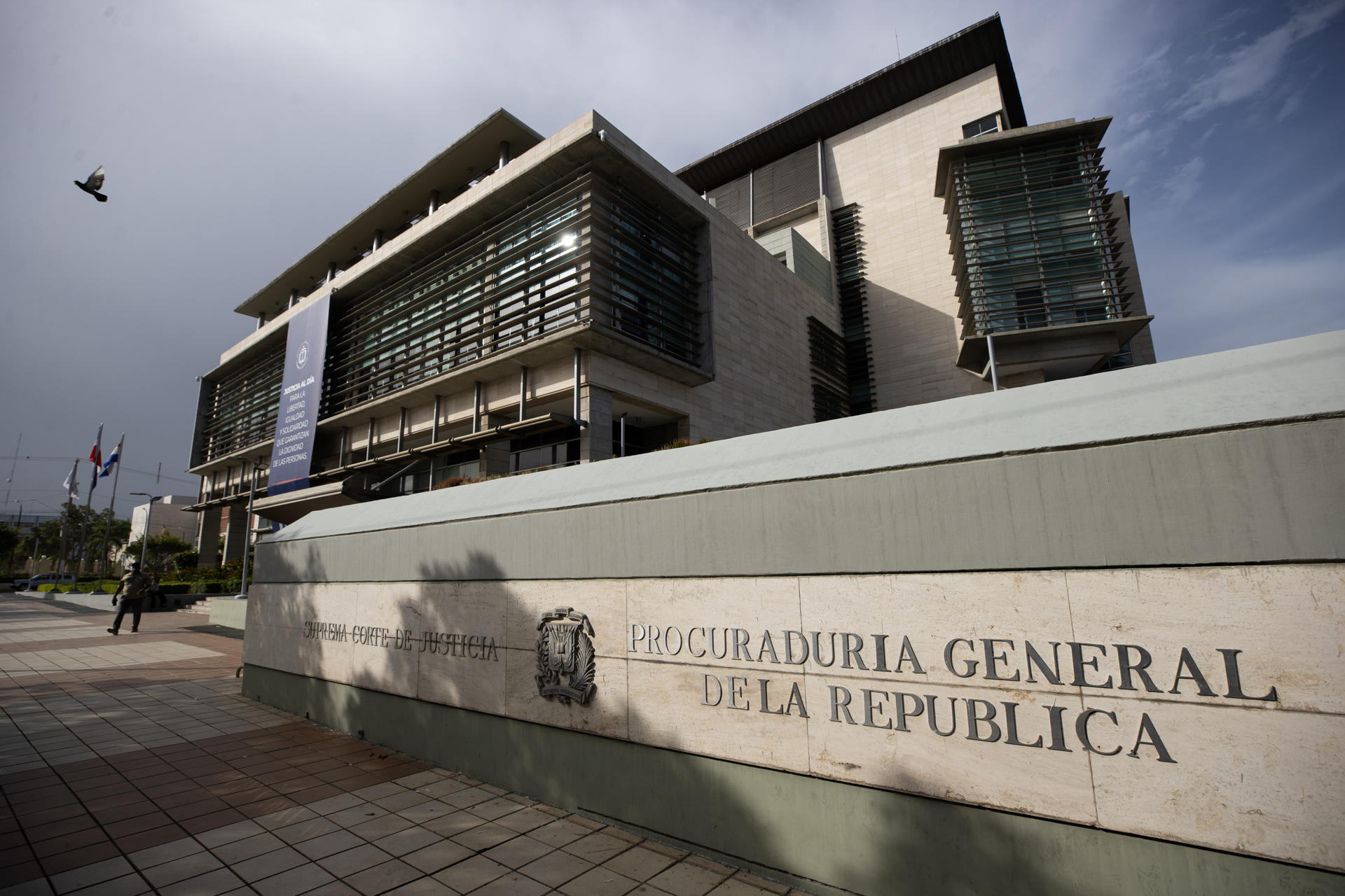 Fotografía del ingreso a la Procuraduría General de la República (PGR) este jueves, en Santo Domingo (República Dominicana). EFE/ Orlando Barría