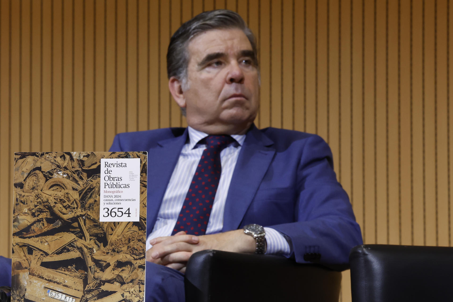 José Luis Belmonte, uno de los promotores de la Iniciativa de Legislativa Popular (ILP) impulsada a raíz de la dana del 29 de octubre, cuyo objetivo es modificar la ley estatal de Aguas para incluir entre sus principios rectores que haya inversión "suficiente" en infraestructuras para mitigar riegos naturales como las inundaciones y se tenga en cuenta la protección de la vida, durante la presentación de la ILP este lunes en València. EFE/ Ana Escobar