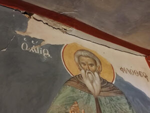 Daños en las capas pictóricas centenarias y en la estructura del monasterio ortodoxo Diochirou -que data del siglo XIV d.C.- situado en la región semiautónoma monástica de Monte Athos, en el norte de Grecia, zona en la que se han registrado decenas de seísmos de magnitud hasta 5,3 durante las últimas semanas. EFE/Ministerio de Cultura de Grecia CRÉDITO OBLIGATORIO SOLO USO PERMITIDO PARA ILUSTRAR LA NOTICIA QUE APARECE EN EL PIE DE FOTO SÓLO USO EDITORIAL